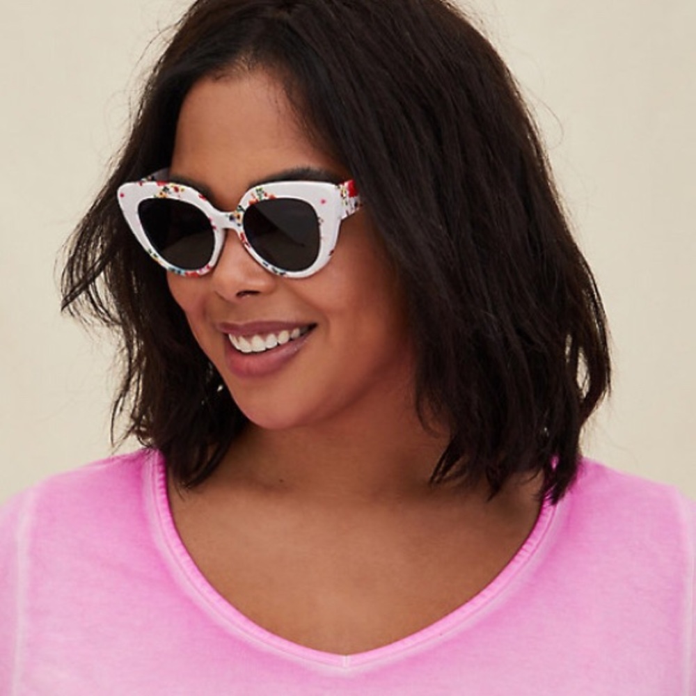 Last One! Torrid WHITE FLORAL CAT EYE SUNGLASSES - Picture 4 of 9